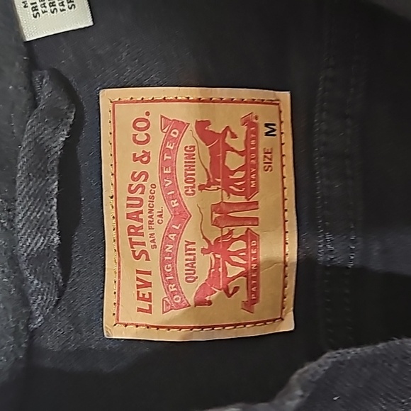 Size Medium Hooded Levis Denim Jacket - Picture 3 of 3